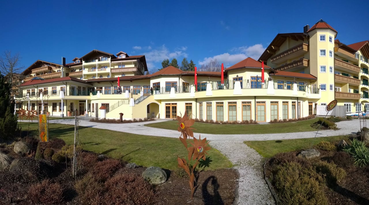Blick vom Garten auf das Hotel, Stand Februar 2016 Hotel Mooshof