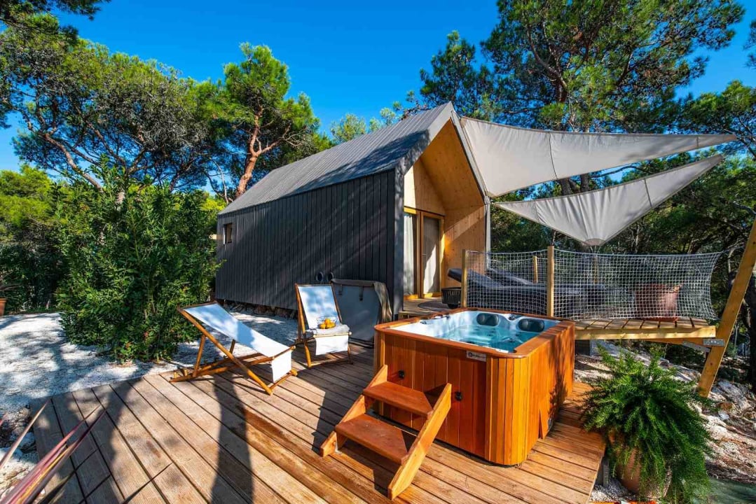 Außenansicht Arena One 99 Glamping