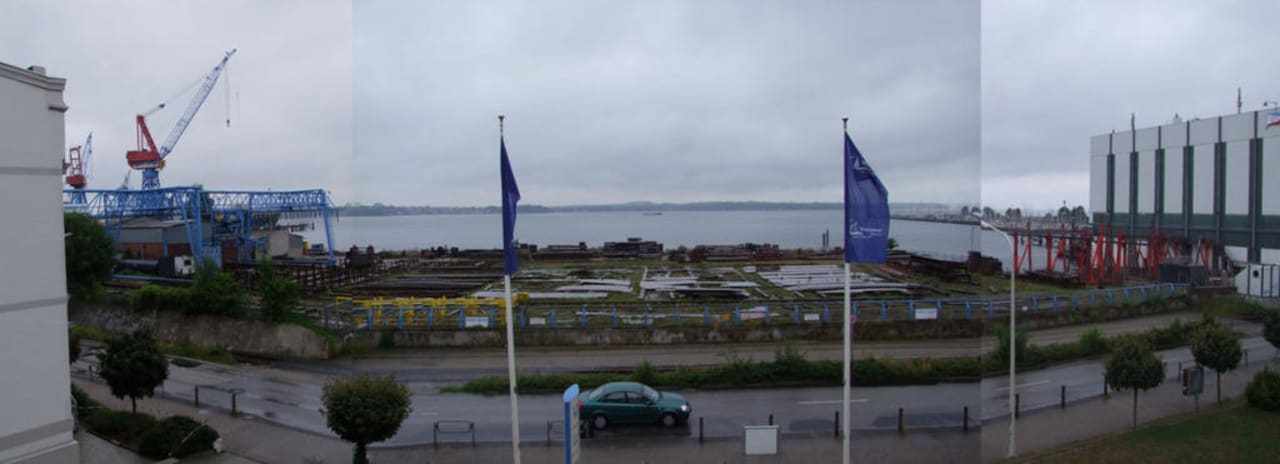 Hauptsraße mit Fördeblick  Hotel Kieler Förde