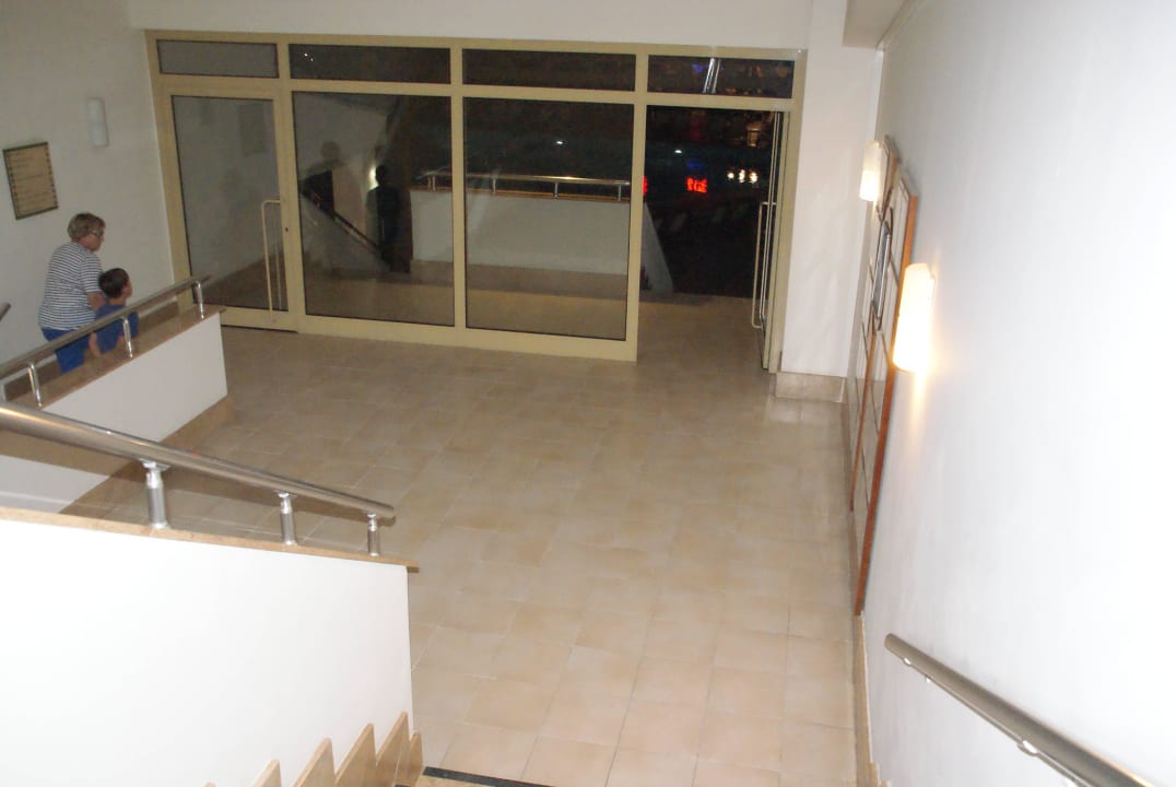 Weg zum Speiseraum Side Breeze Hotel