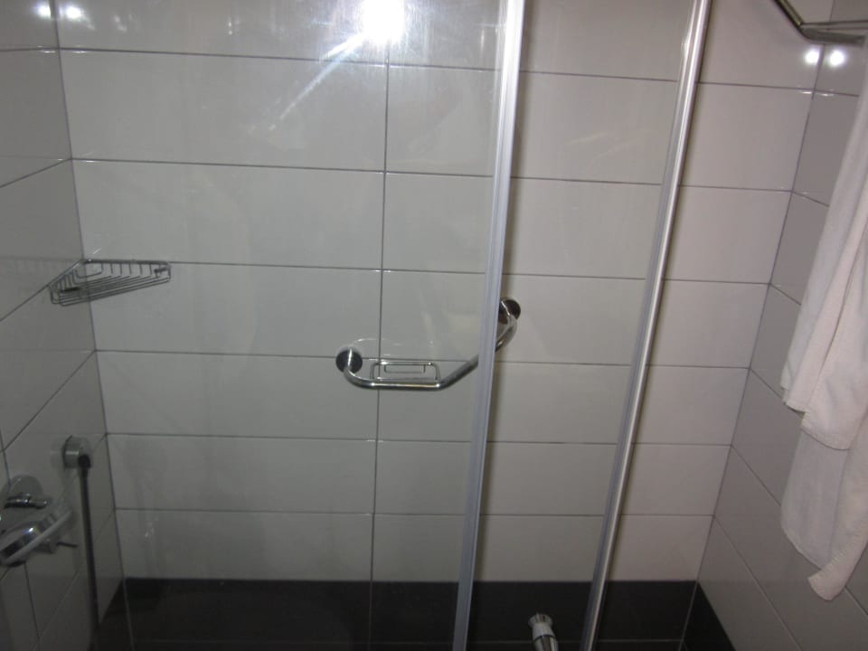 Ebenerdige Duschen im Neubau. Sehr schön! Hane Family Resort