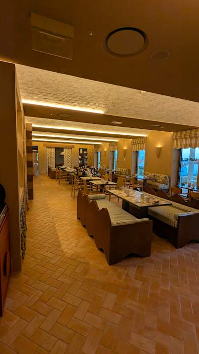 Gastro Amarello Hotel Praia Santo André, Tapestry Collection by Hilton