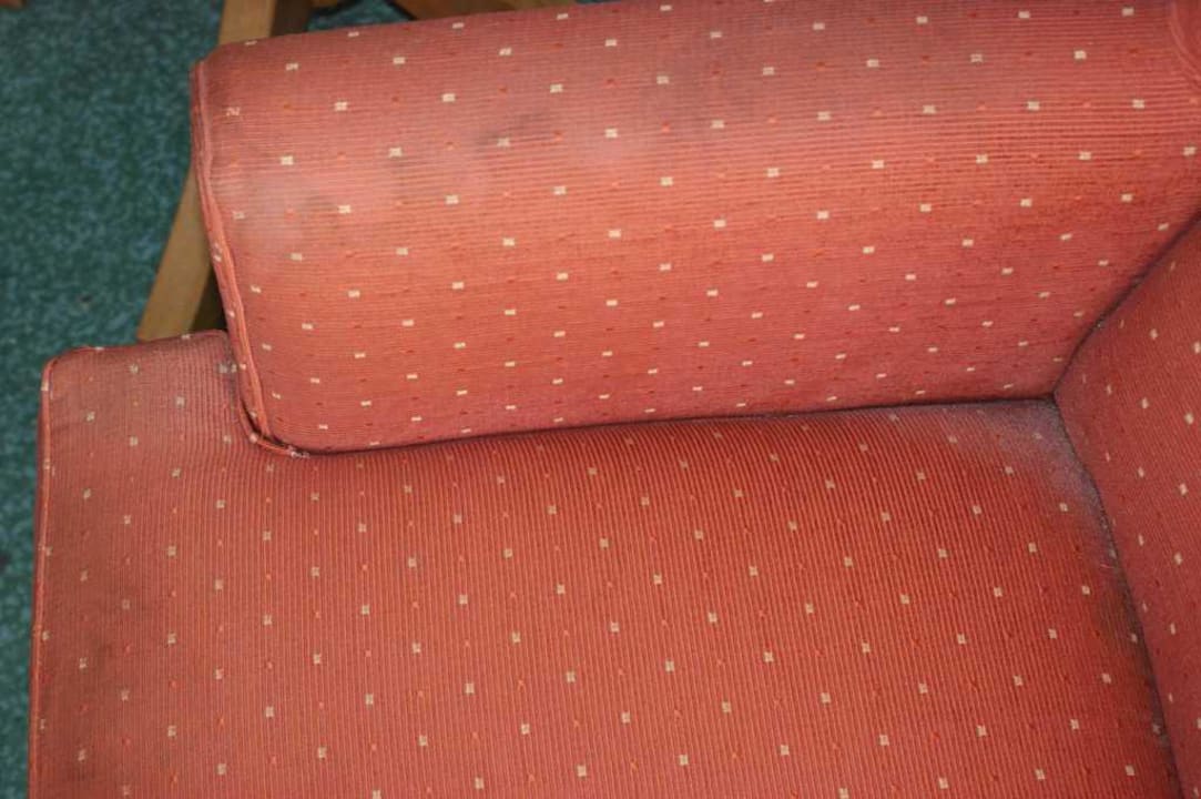 Total verschmutzer Sessel Upstalsboom Hotel am Strand