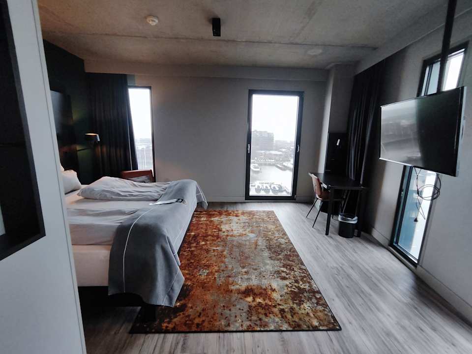 Zimmer Holiday Inn - the niu, Fender Amsterdam