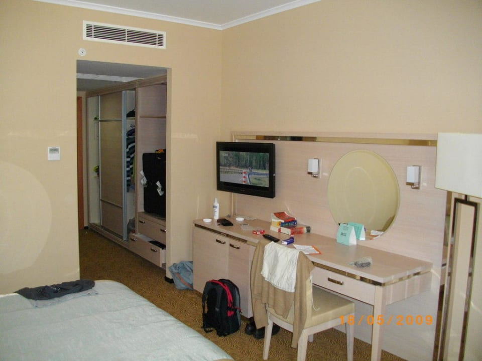 Schreibtisch / TV Grand Belish Resort Hotel & Spa