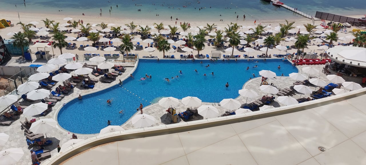 Pool Hampton by Hilton Marjan Island