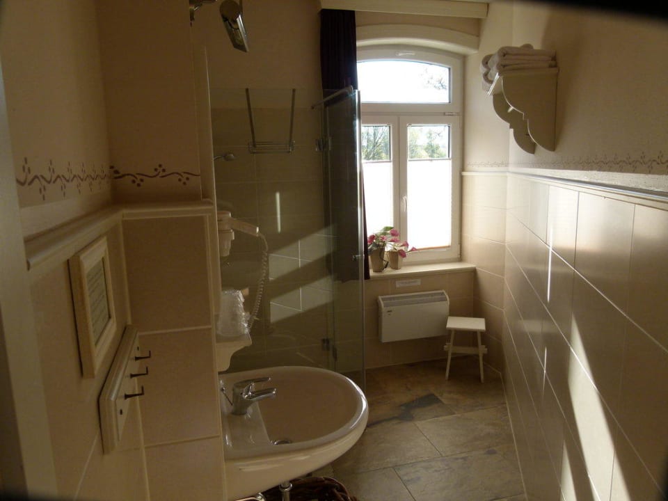 Die Naßzelle des Zimmers Hotel Historische Mühle