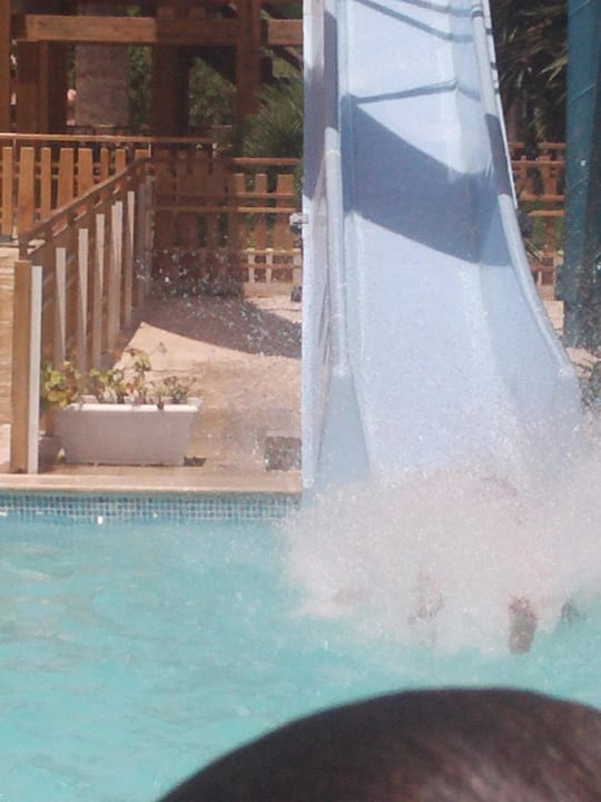 Der Aquapark mit seinen 3 Rutschen  Sahara Beach Aquapark & Resort