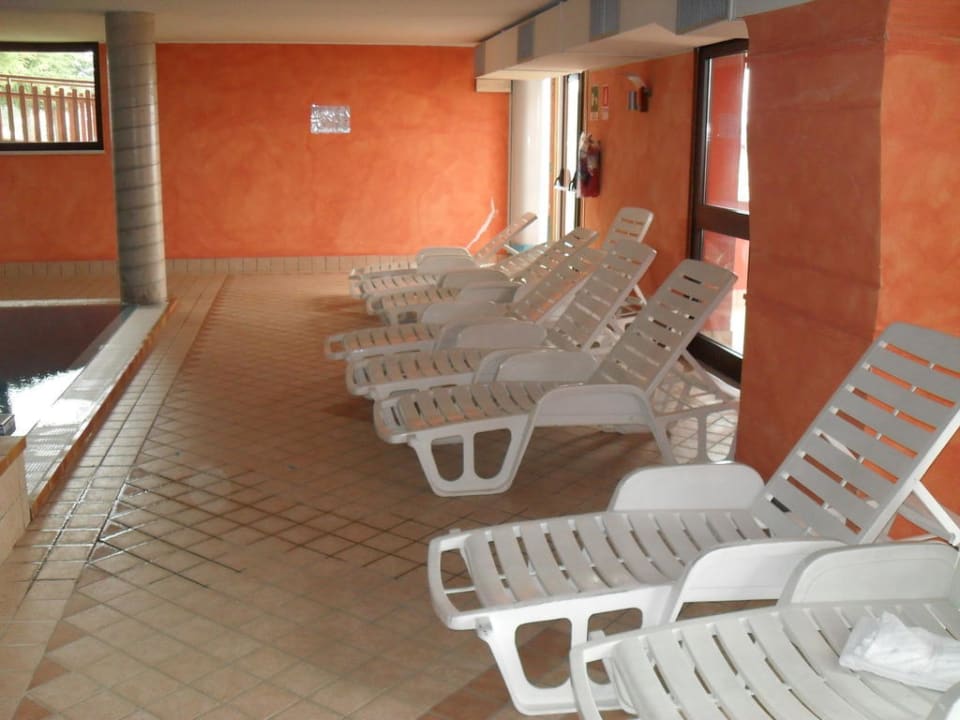 Liegen beim Pool Hotel Belvedere