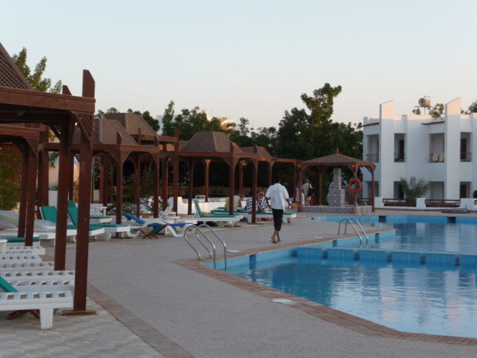 Pool Menaville Safaga