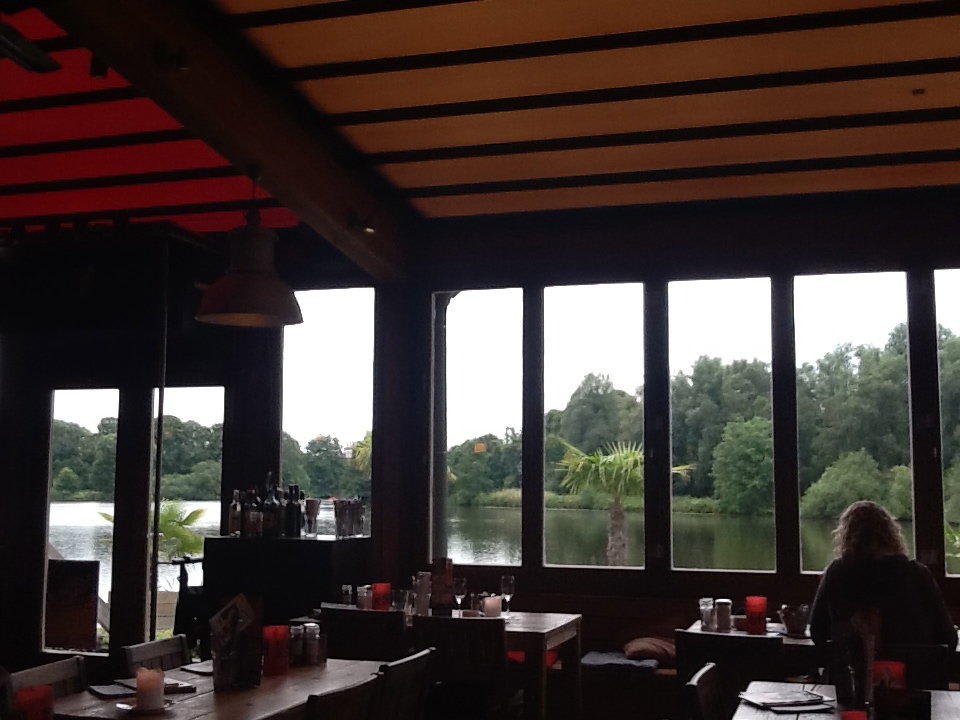 Beim frühstücken Hotel Riverside