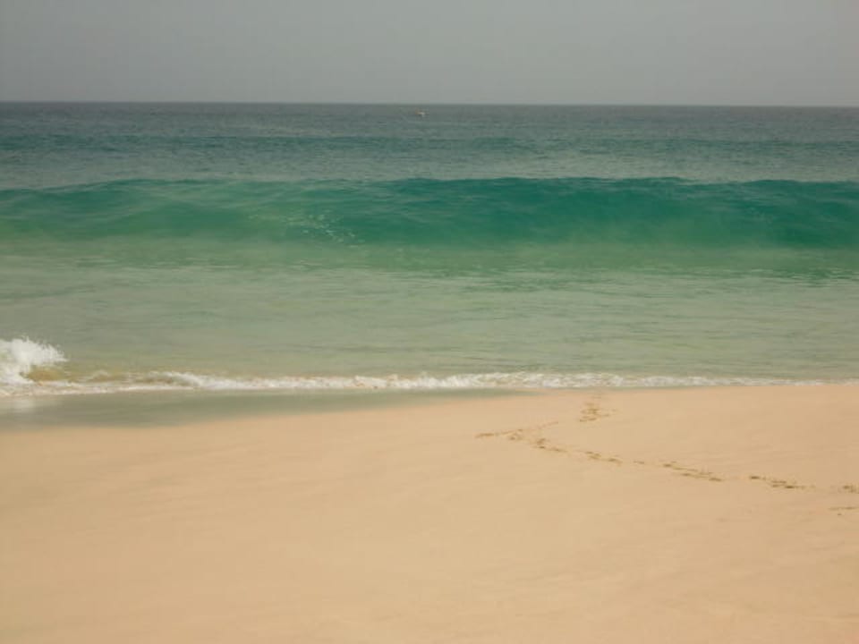 Strand mit hohem Wellengang  Hotel Riu Touareg