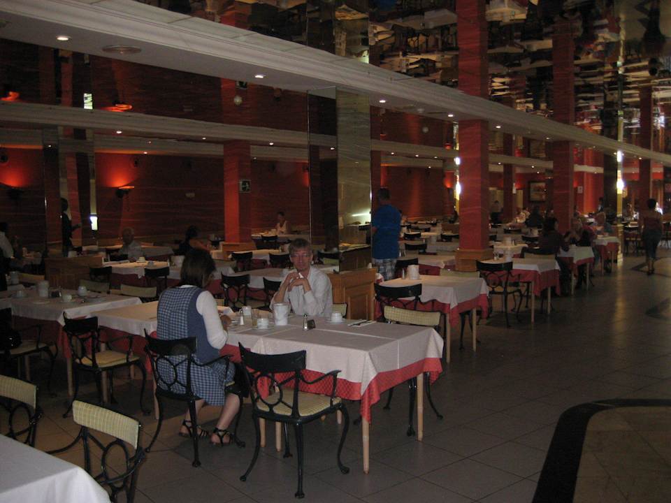 Speisesaal im UG Coral La Quinta Park Suites