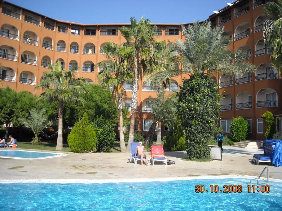 Pool mit Außenansicht Club Turtas Beach Hotel