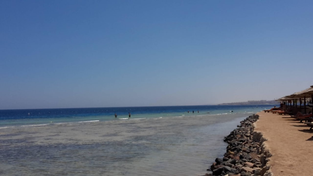 Am Strand entlang Makadi Palace