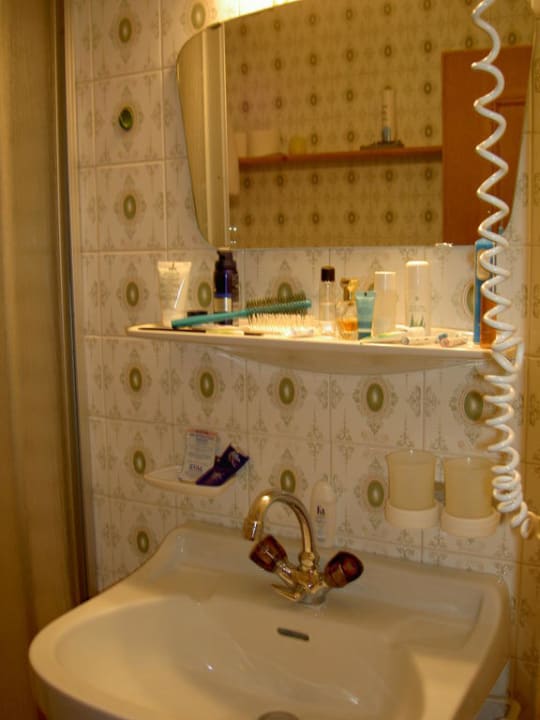 Bad im Zimmer 20 Mari Pop Hotel