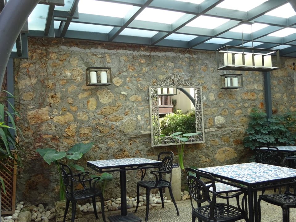 Innenhof Alp Pasa Hotel - Special Class