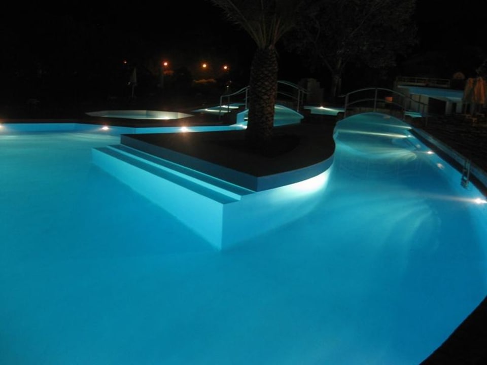 Pool bei Nacht Fodele Beach & Water Park Holiday Resort