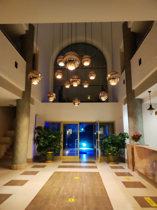 Lobby Side Breeze Hotel