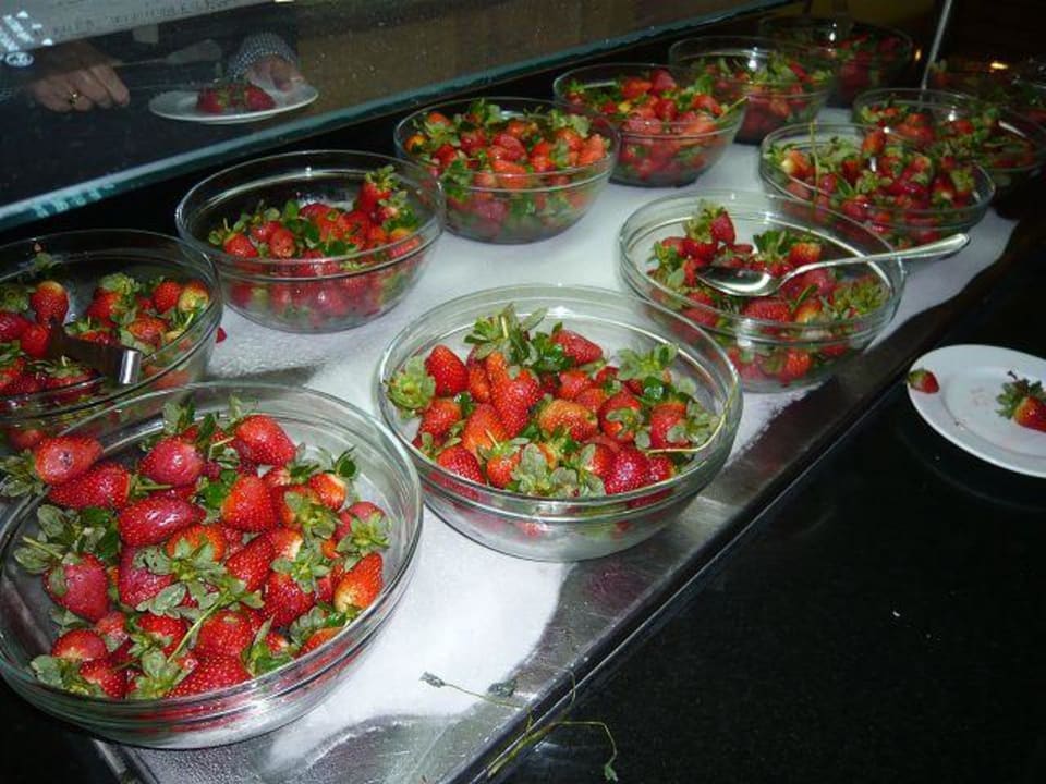 Erdbeerzeit im Januar Pickalbatros Alf Leila Wa Leila Resort - Neverland Hurghada