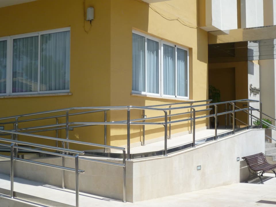 Vordereingang Behindertengerecht Grupotel Montecarlo