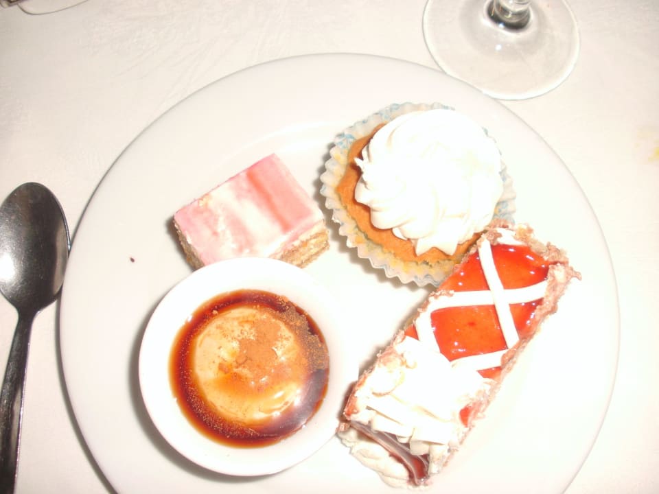 Eine kleine Auswahl vom Nachtischbuffet 1 Occidental Boa Vista Beach