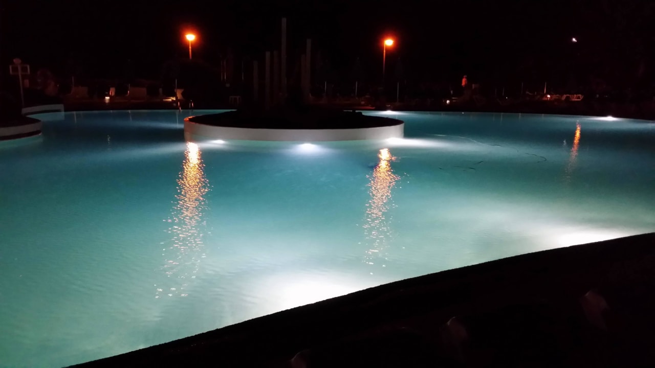 Der flache Pool Hotel Grand Teguise Playa