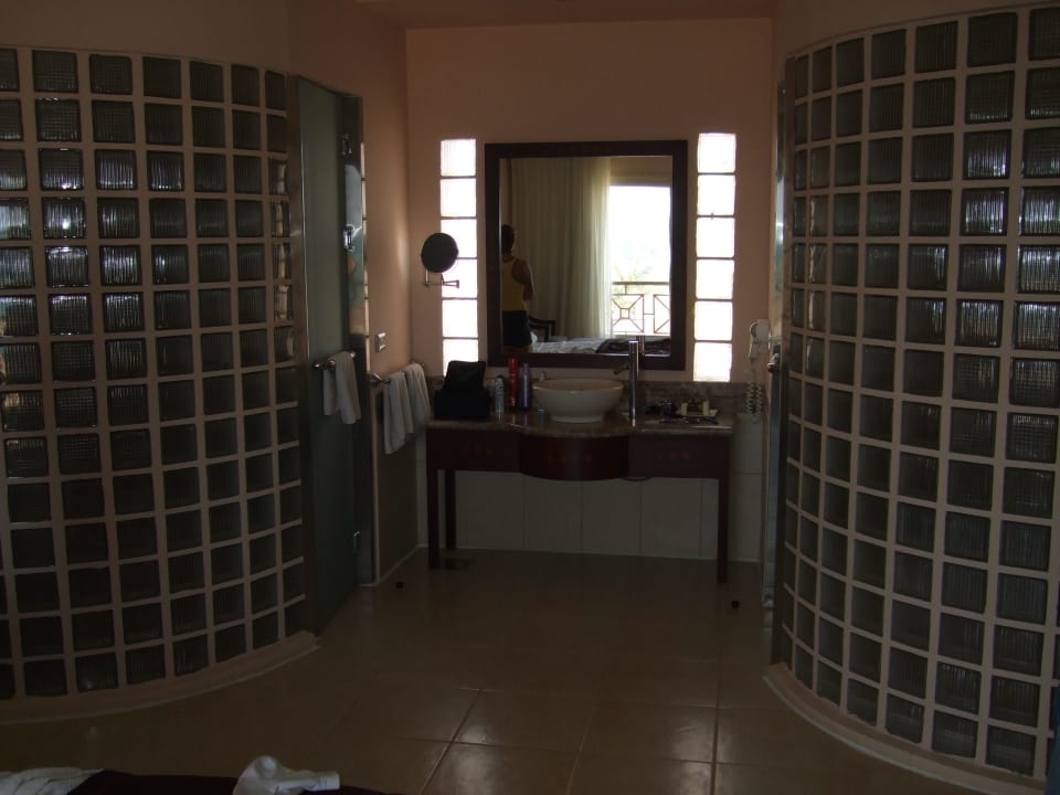 Links Dusche / Rechts Toilette & Bidet Shams Prestige Abu Soma-Adults Only