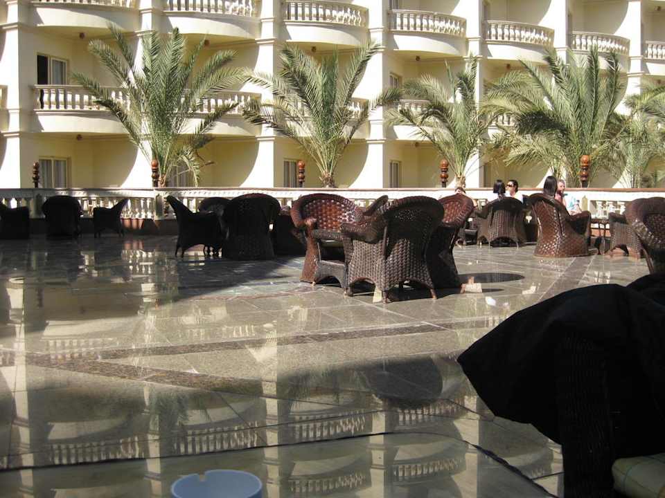 Terrasse vor der Lobby Riviera Aqua Park Resort