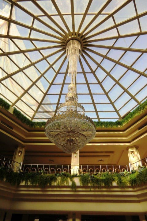 Blick nach oben in der Lobby The Grand Hotel Hurghada