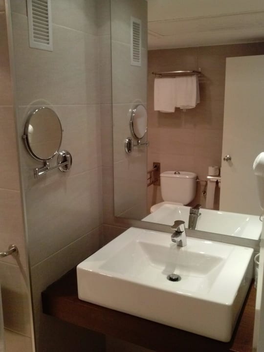 Bad im Premium-Appartement Alcudia Garden Aparthotel