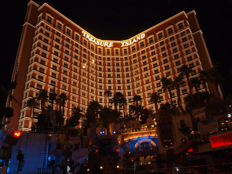 Außenansicht nachts Treasure Island - TI Las Vegas Hotel & Casino