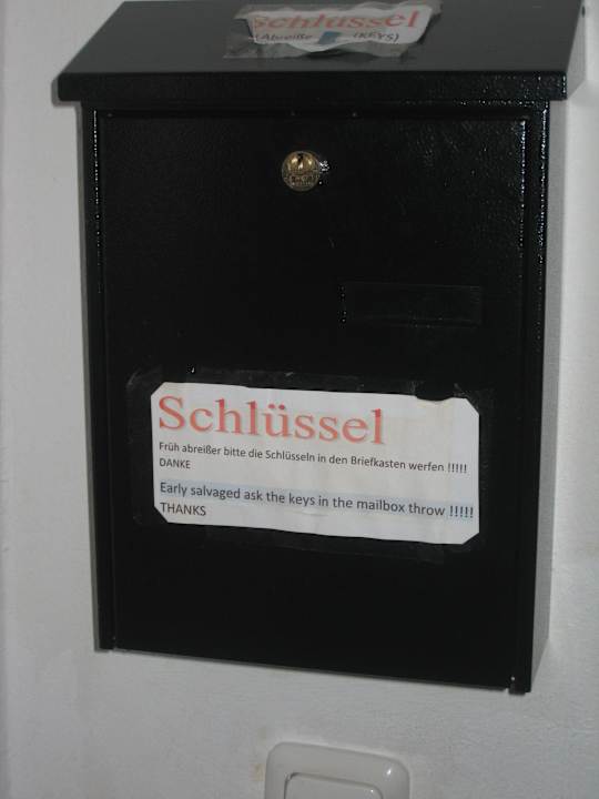 Überall kleine Hinweise Altstadt Apartment Enteresan