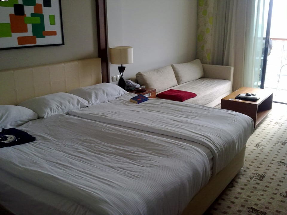Bett und Sitzecke Hotel Baia Lara