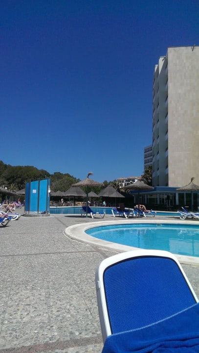 Blick zu einem de vielen Pools Hotel Vibra Beverly Playa