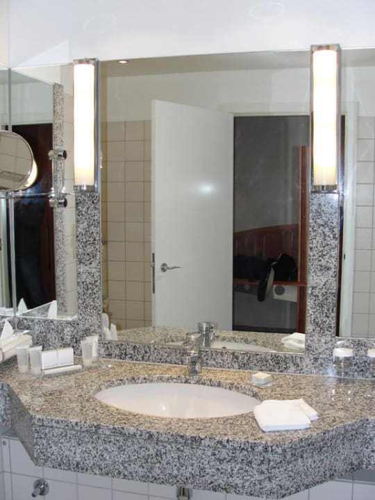 Badezimmer Hilton Munich Airport