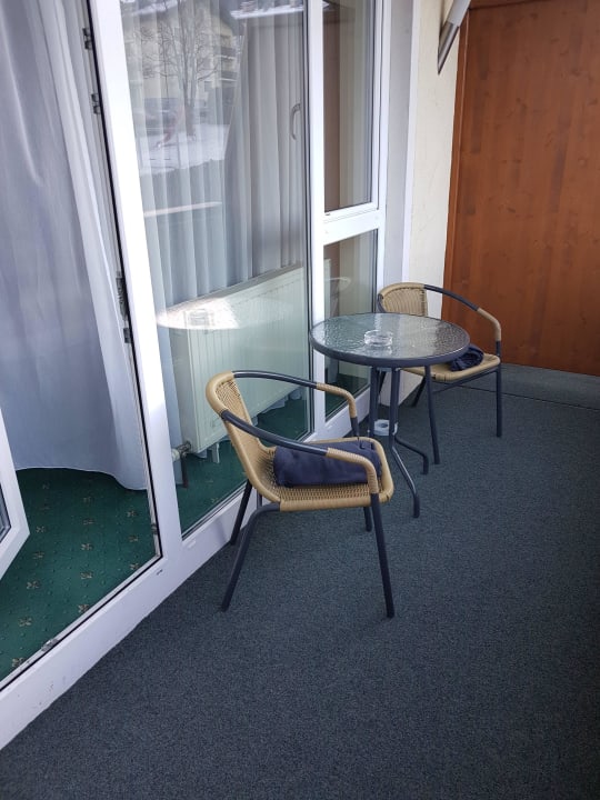 Balkon mit Teppich und Kuscheldecke Vötters Verwöhnhotel Kaprun