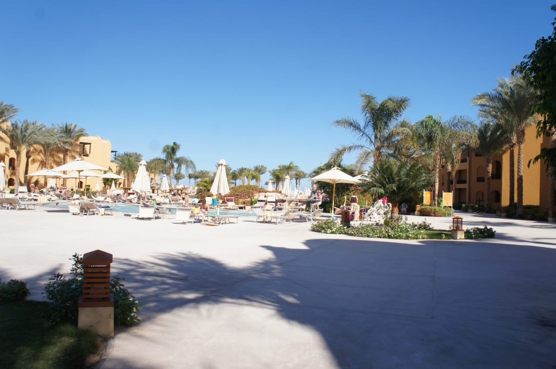 По пути на пляж Stella Beach Resort & Spa Makadi Bay