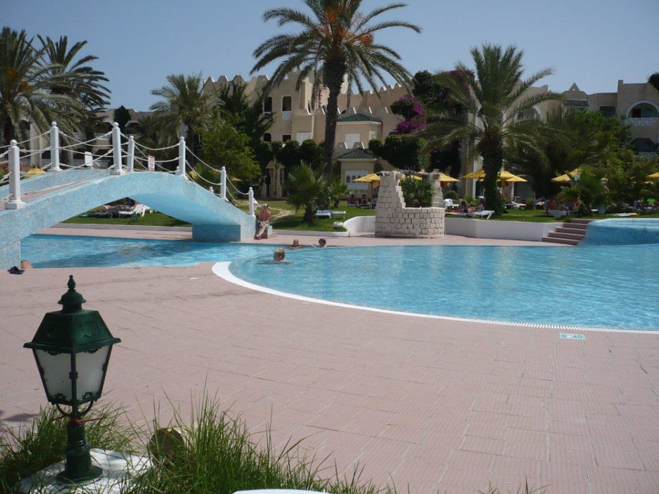 Poolanlage mit Brücke Mahdia Beach & Aquapark