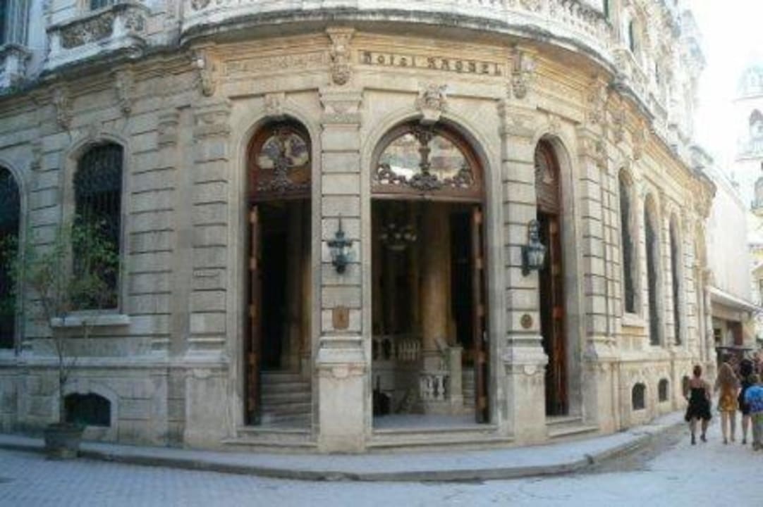 Das Hotel von aussen Hotel Raquel