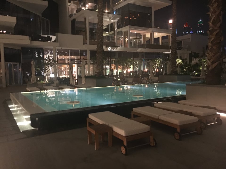 Pool FIVE Palm Jumeirah Dubai
