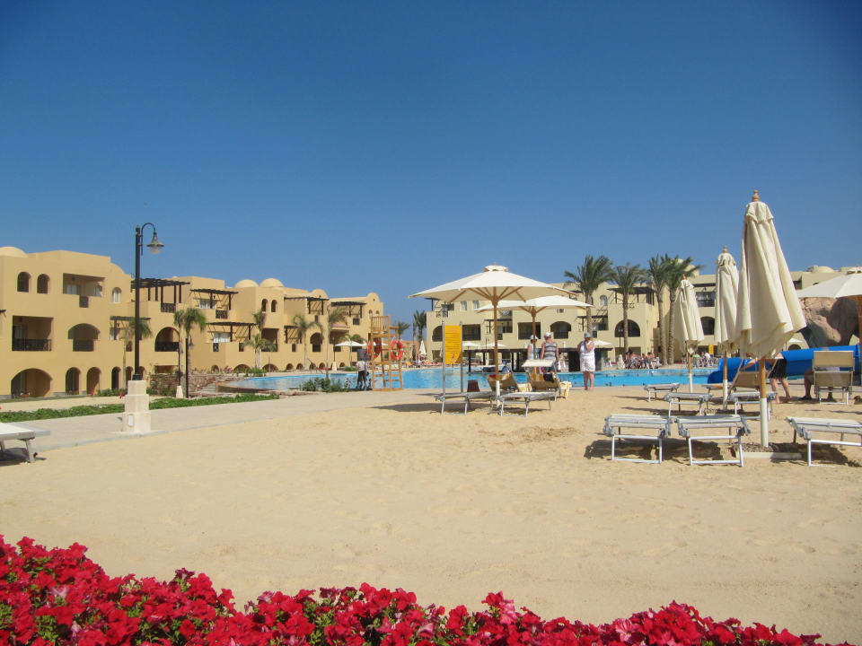 "Plaża" przy basenie Stella Garden Resort & Spa, Makadi Bay