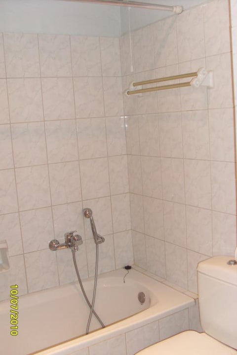 Bad im Zimmer 411 Opera Blue Hotel - Across Hotels & Resorts