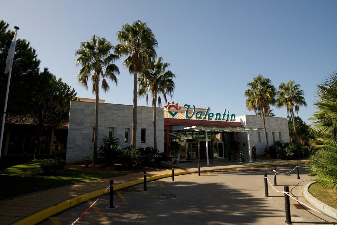 Haupteingang des Hotels Valentin Sancti Petri