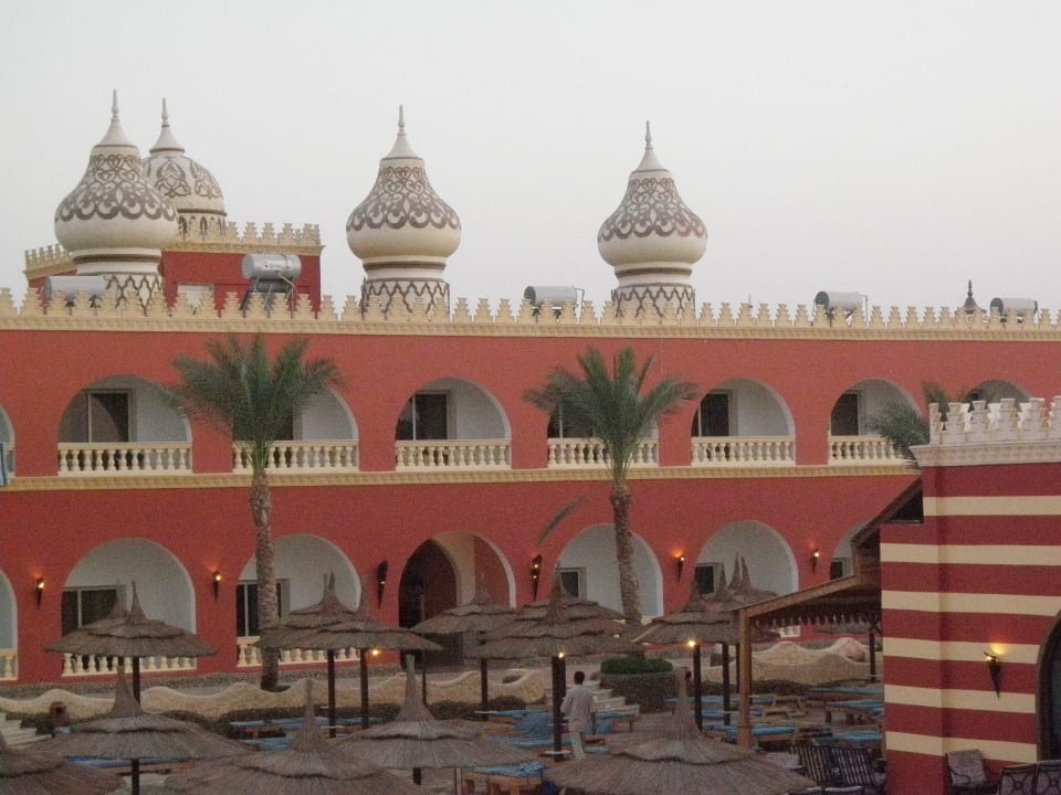 Basen głowny Pickalbatros Alf Leila Wa Leila Resort - Neverland Hurghada