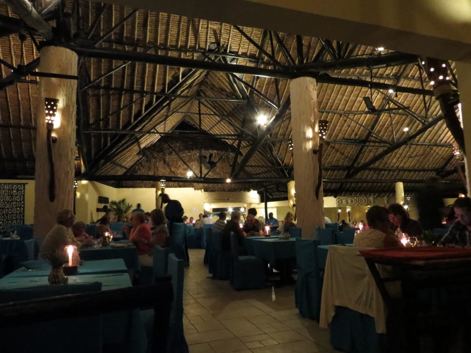 Täglich wechselnde Deko im Restaurant Baobab Beach Resort & Spa