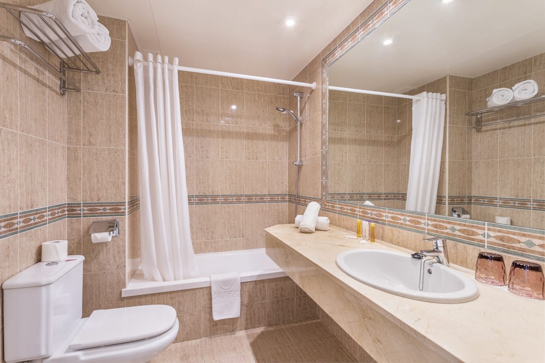 Zimmer FERGUS Style Cala Blanca Suites