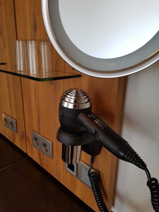 Bad Hotel Hirschen Horn | Refugium am See