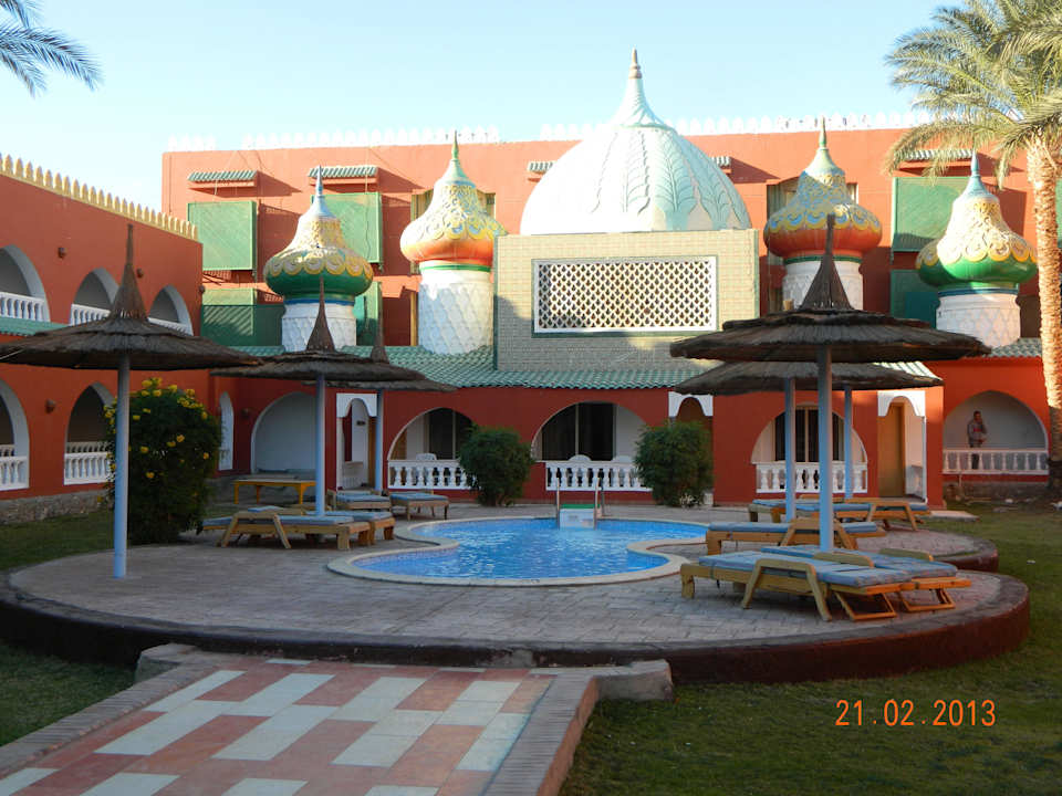 Бассейн внутри дворика Pickalbatros Alf Leila Wa Leila Resort - Neverland Hurghada