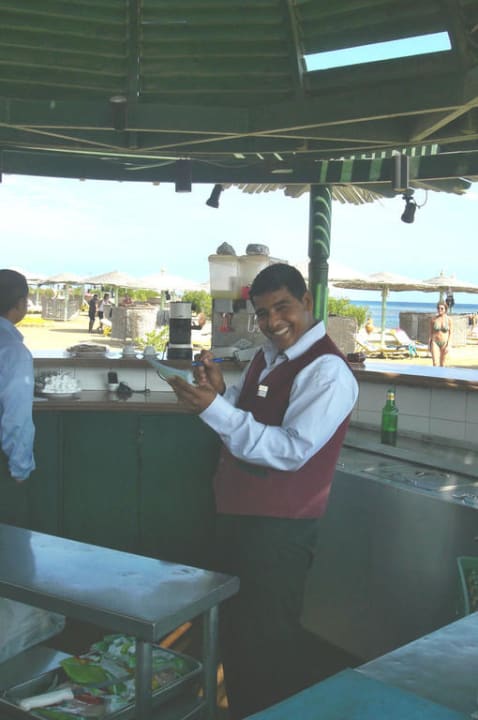 Mohammed, der Strandbarkeeper Shams Alam Beach Resort